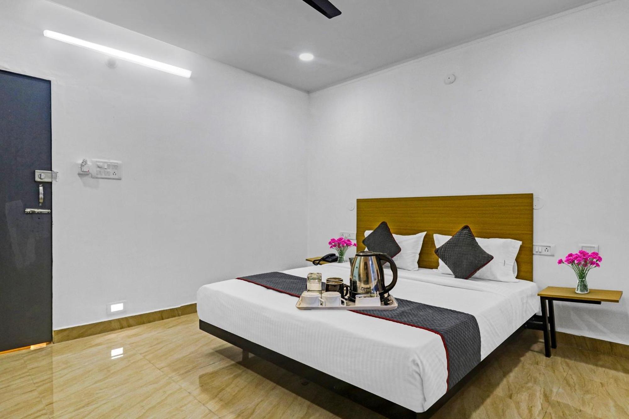 Townhouse De Alphabet Hotel Gachibowli Eksteriør bilde