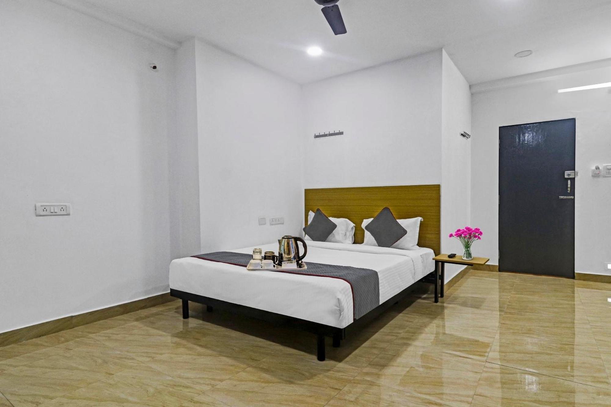 Townhouse De Alphabet Hotel Gachibowli Eksteriør bilde